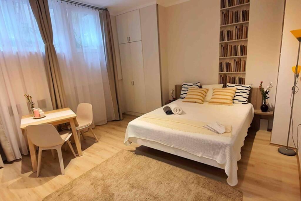 Studio Flat In The Center Of Budapest Luaran gambar