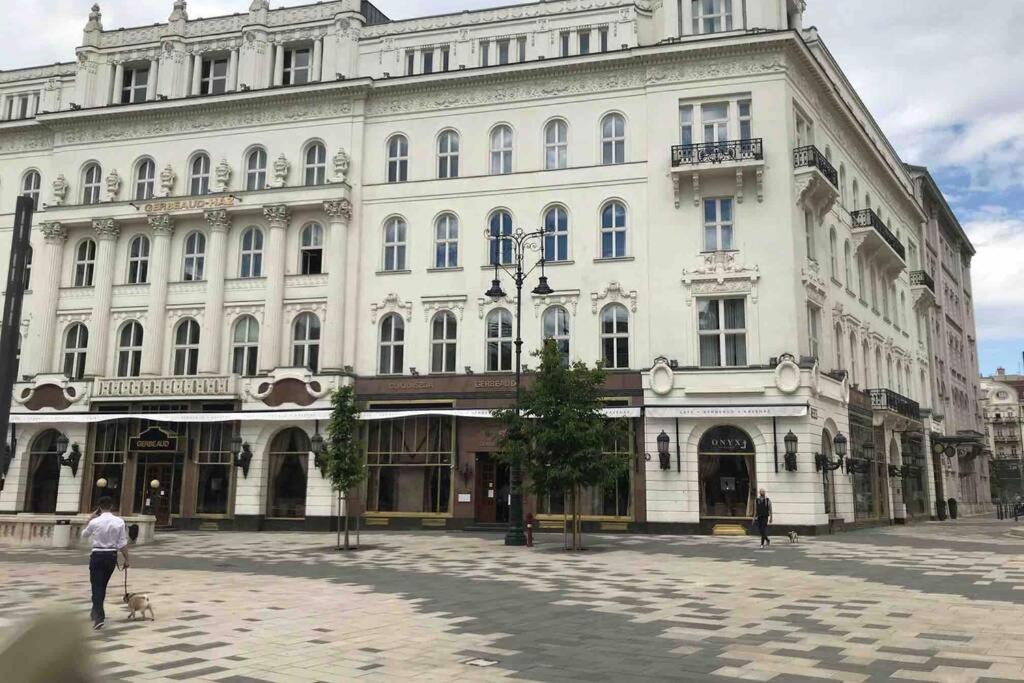 Studio Flat In The Center Of Budapest Luaran gambar