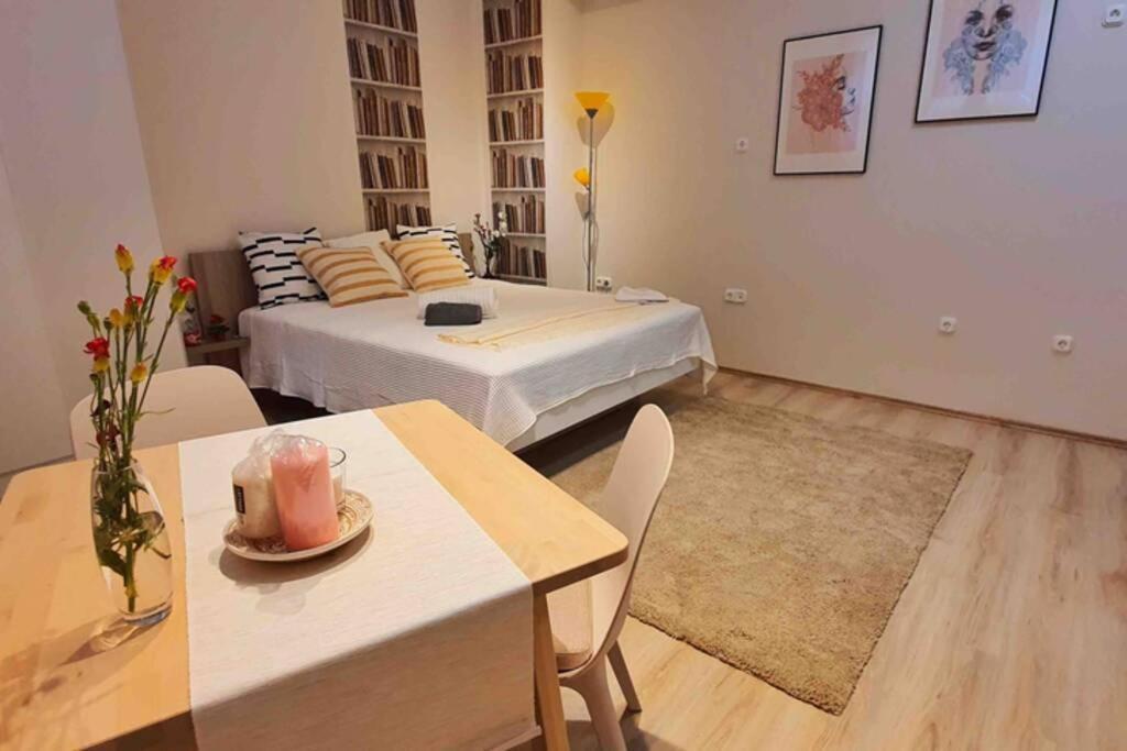 Studio Flat In The Center Of Budapest Luaran gambar