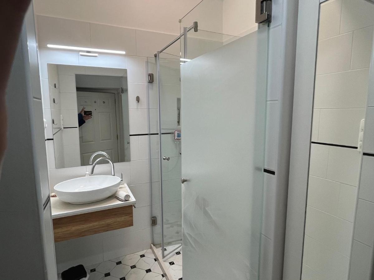Studio Flat In The Center Of Budapest Luaran gambar