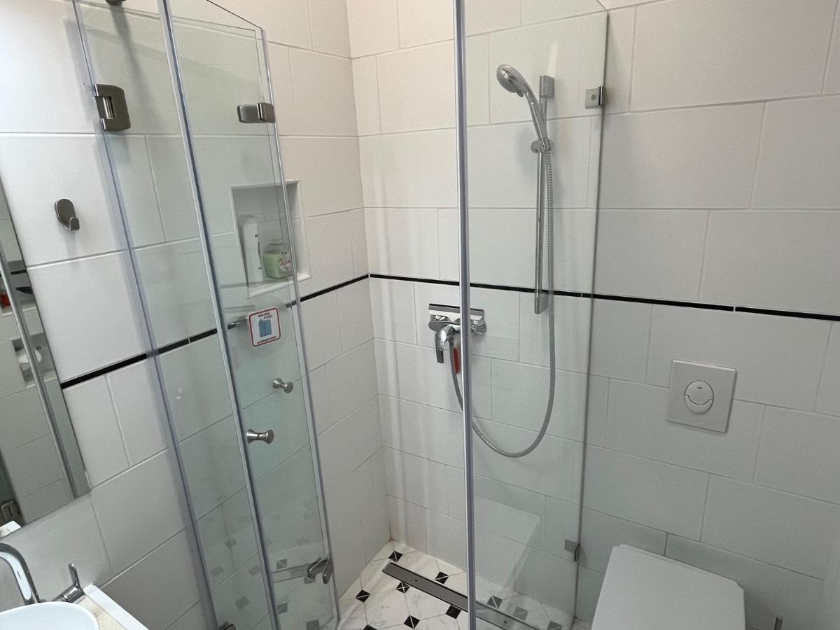 Studio Flat In The Center Of Budapest Luaran gambar